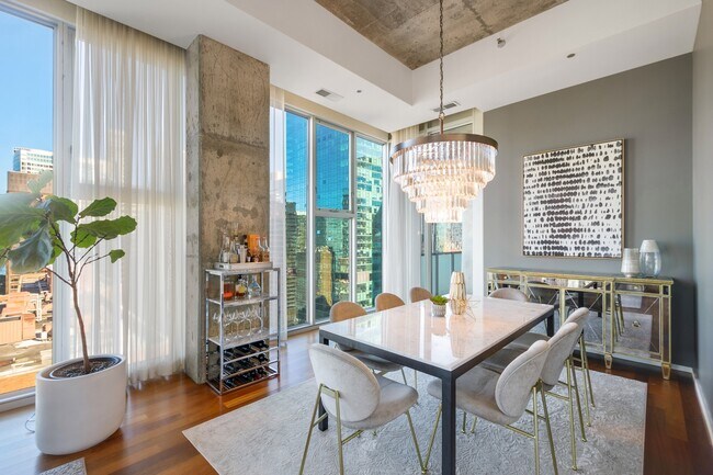 Foto del edificio - 550 N Saint Clair St
