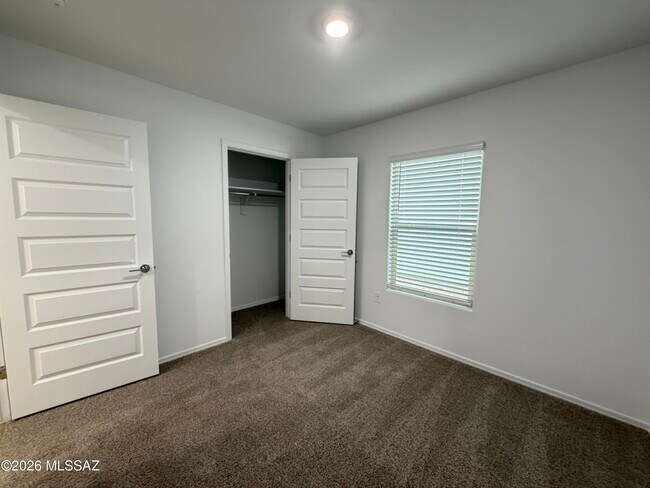 Building Photo - 10443 W Guilford Ln