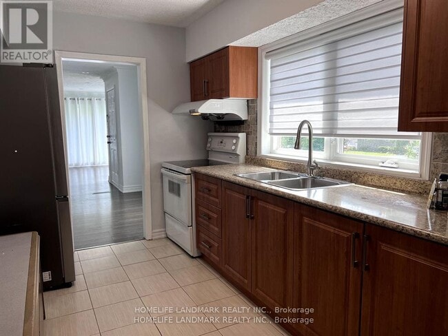 Building Photo - 59 Elizabeth Cres S