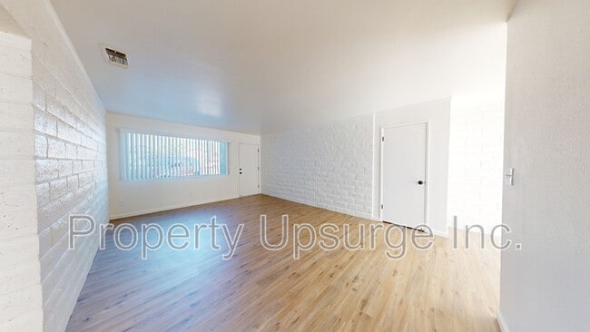 Building Photo - 1710 Bruce Dr