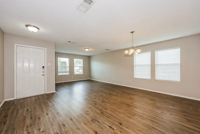 Building Photo - 944 Dunkirk Ln