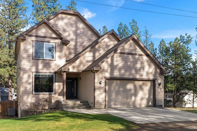 Building Photo - Gorgeous Four Bedroom Updated Home