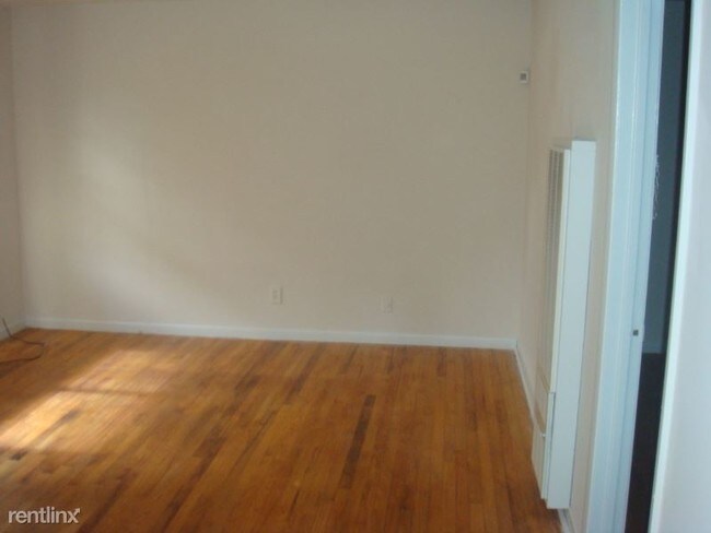 Building Photo - 985 Greenwood Ave NE