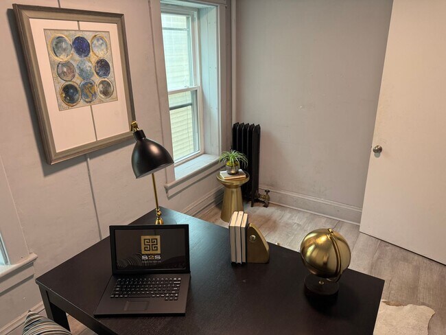 Foto del edificio - NOW LEASING! Renovated 3 bed, 1 bath avail...