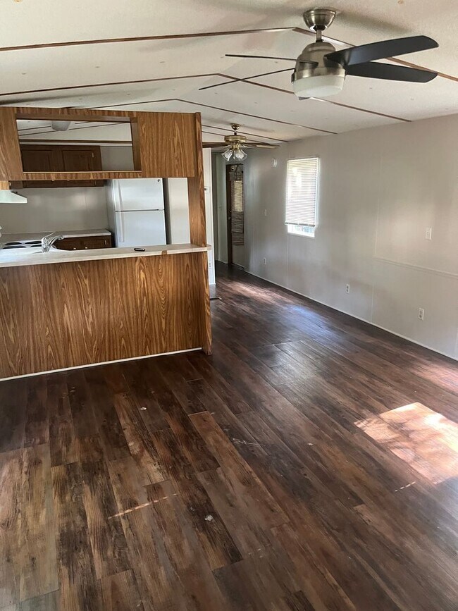 Building Photo - 2 Bed, 2 Bath Mobile Home Available Now!
