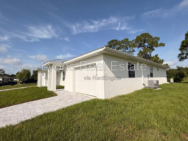 Building Photo - 2210 Armour Rd