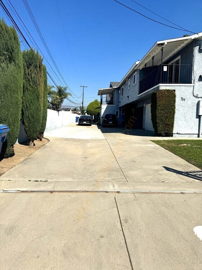 Foto del edificio - 728 E Grand Ave