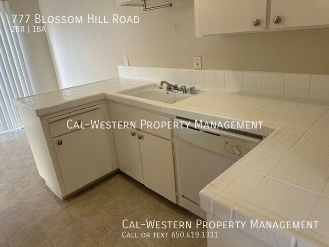 Foto del edificio - 777 Blossom Hill Rd