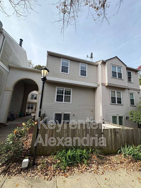 Foto del edificio - 5822 Bridgetown Ct