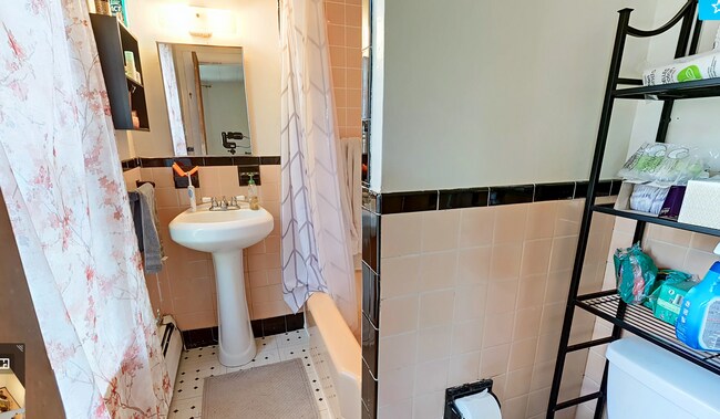 Foto del edificio - 1063 Beacon St