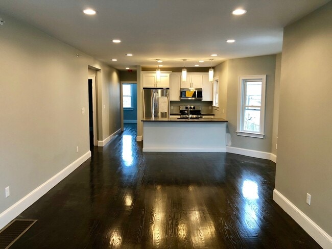 Building Photo - 64 Grant St