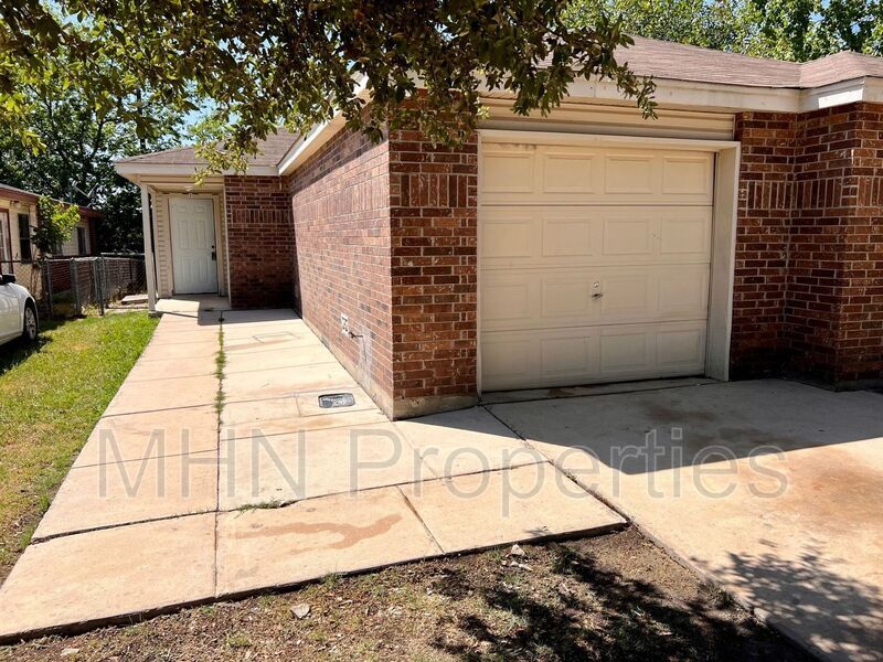 Primary Photo - 11715 Capotillo St