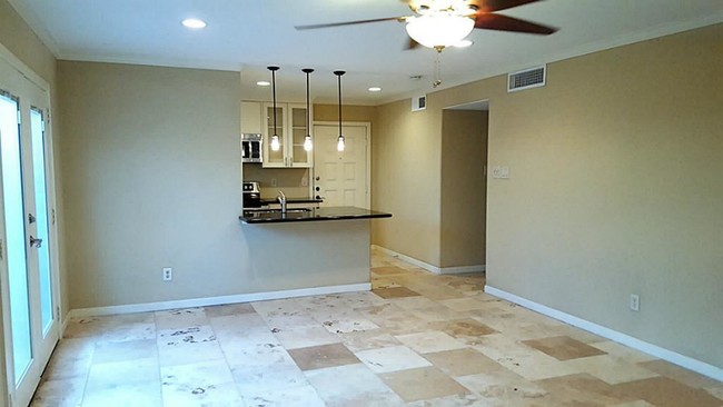 Building Photo - 10555 Turtlewood Ct