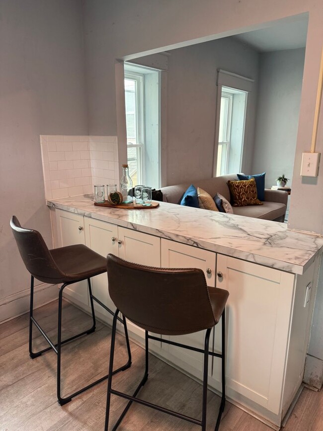 Foto del edificio - NOW LEASING! Renovated 1 bed, 1 bath avail...