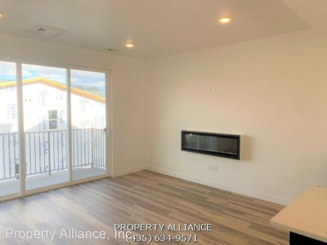 Foto del edificio - 2 br, 2.5 bath House - 6688 N. Silver Cree...