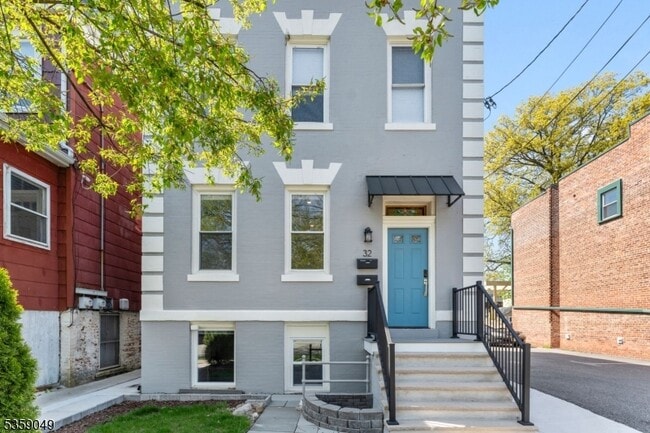 Building Photo - 32 Willowdale Ave