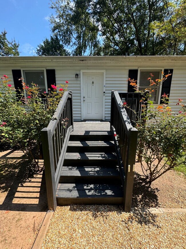 Foto del edificio - Milledge Ave Ext 1693/1695