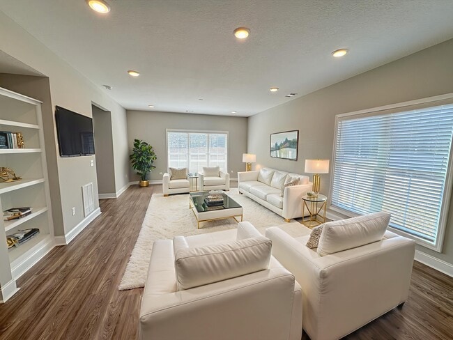 Building Photo - 5007 Cypress Lake Rd