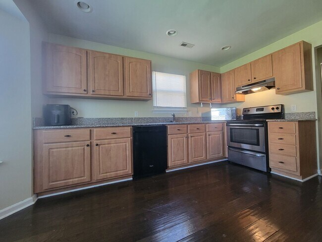 Foto del edificio - 3 bedroom 2.5 bathroom single family home