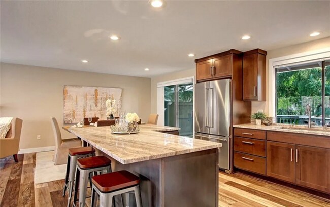 Foto del edificio - Spacious 4BR/3BA Home in Desirable Houghto...