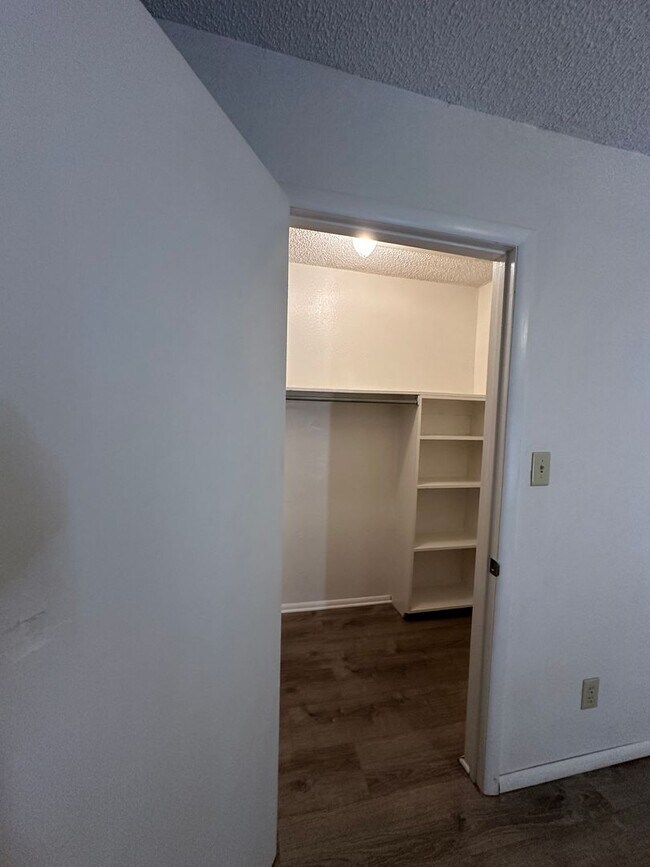 Foto del edificio - $1500 Move-In-Special
