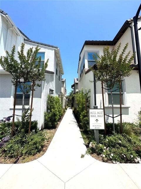 Foto del edificio - 1657 Rosewell Rd