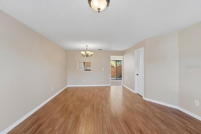 Foto del edificio - 1645 Sandy Point Square