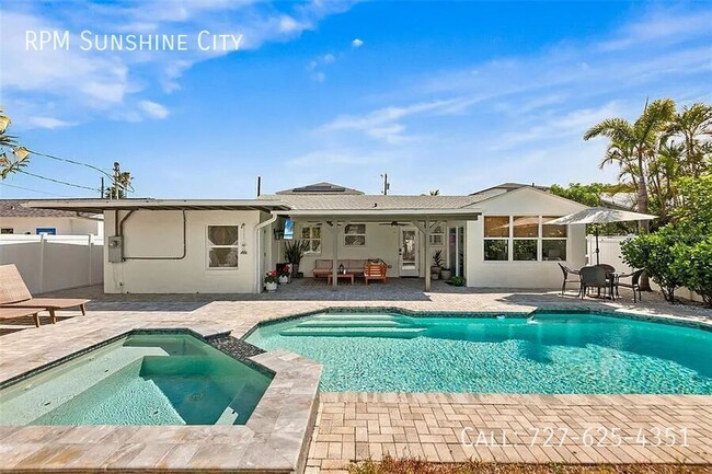 Building Photo - 14024 N Bayshore Dr
