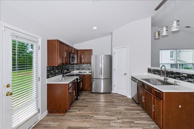 Foto del edificio - 1715 Cheryl Ln