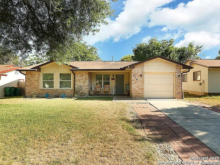 Foto principal - 219 Royal Dr