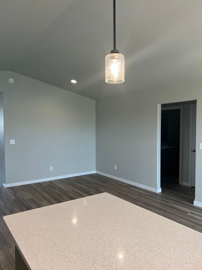 Foto del edificio - 4 Bed 3 Bath Single Family Home