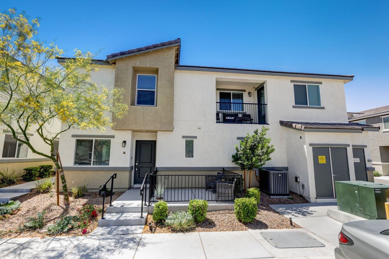 Foto principal - Modern Comfort in Las Vegas: 3-Bedroom Gem with Pool Access