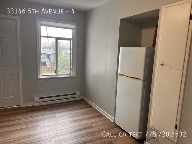Photo du bâtiment - 4 Plex 2 Bedroom Unit