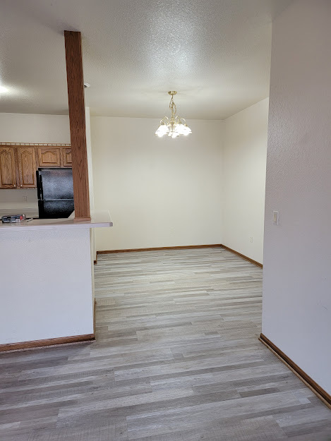 dining - 262 S Lar-Ann St