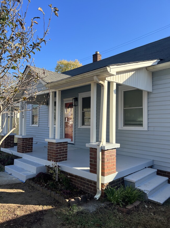 Front porch - 1013 Berry St