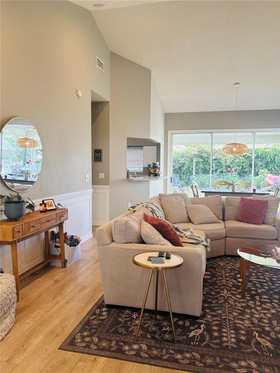 Foto del edificio - 17629 Esprit Dr