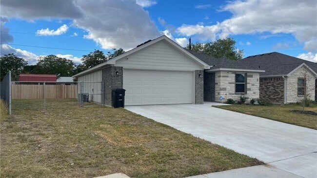 Building Photo - 1417 E Jasper Dr