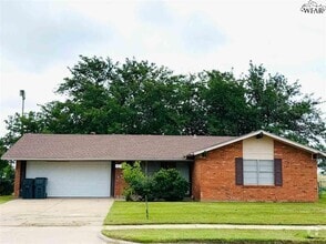 Building Photo - 4811 Cypress Ave