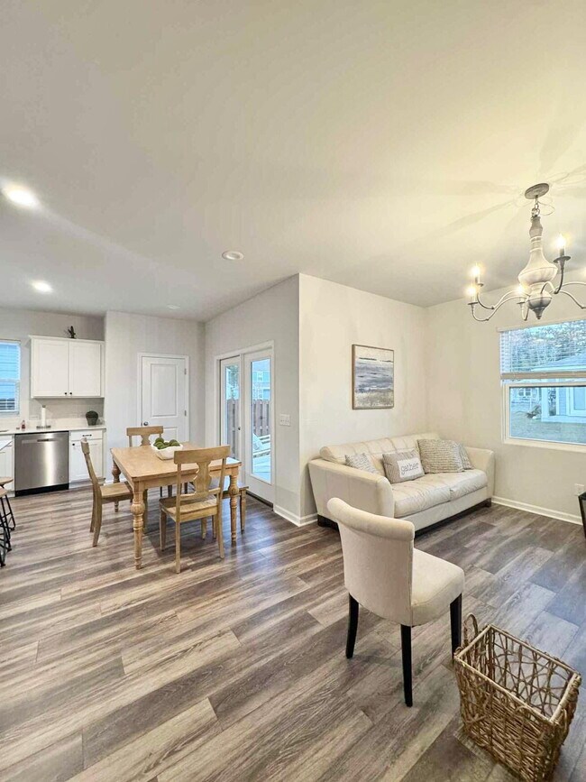 Foto del edificio - Fully furnished Executive Rental. Located in the Heartwood Neighborhood in Richmond Hill