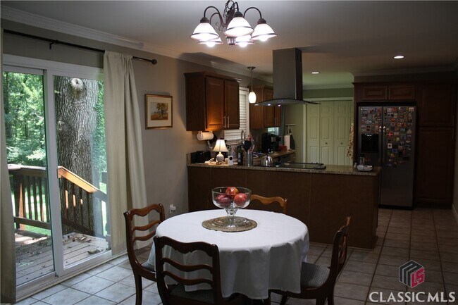 Building Photo - 204 Saxon Woods Dr