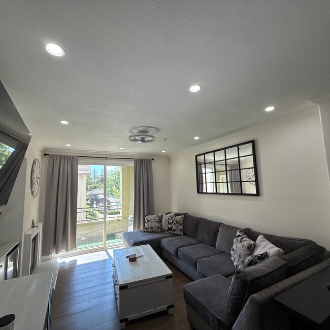 Foto del edificio - 1360 Shady Ln