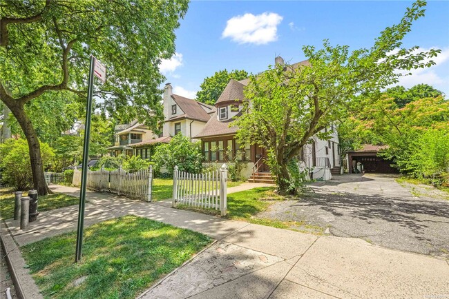 Building Photo - 84-40 118th St