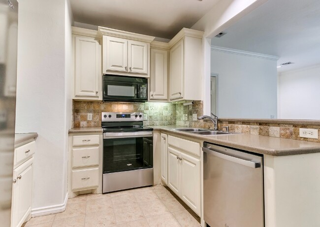 Foto del edificio - 13818 Oxford Dr