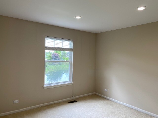 Foto del edificio - 372 Pine Lake Cir