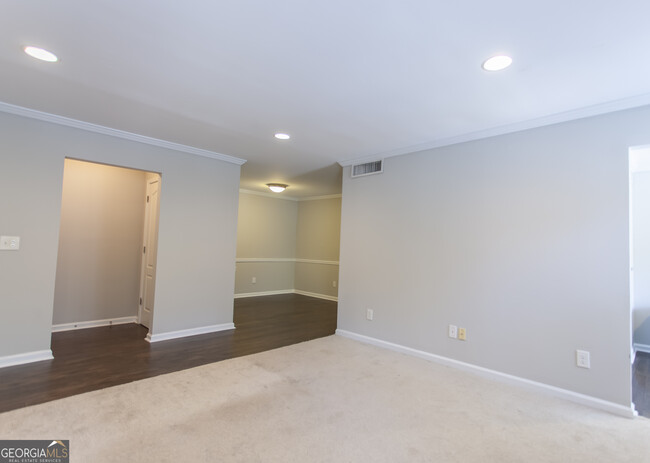 Building Photo - 2504 Huntingdon Chase