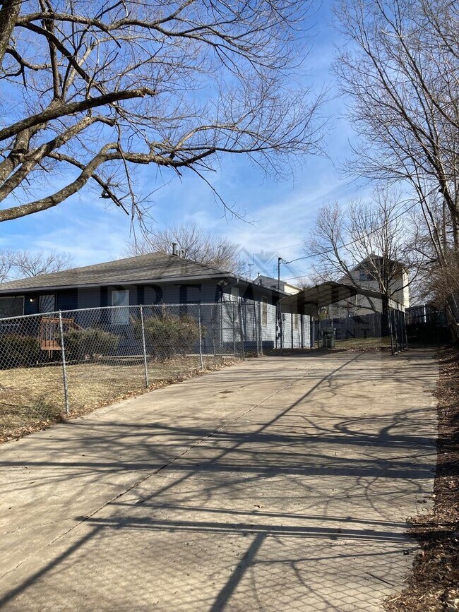 Foto del edificio - 5935 Cypress Pl