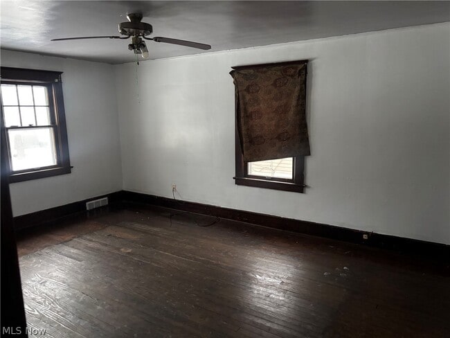 Building Photo - 365 Marmion Ave
