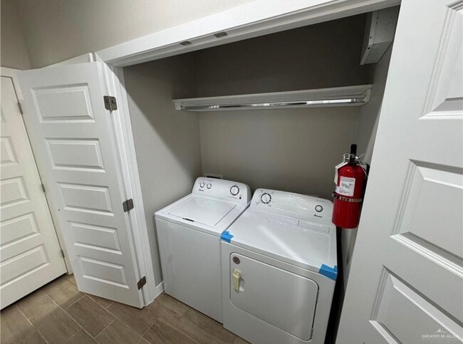 Building Photo - 311 W Campeche Ave