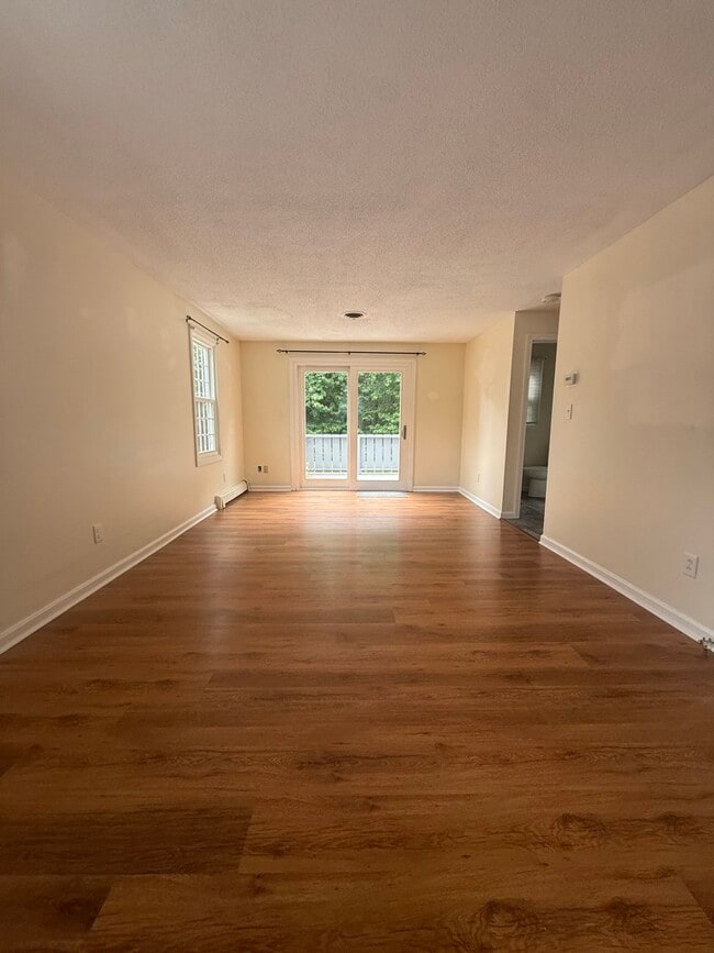 Building Photo - 303 Twin Lakes Dr