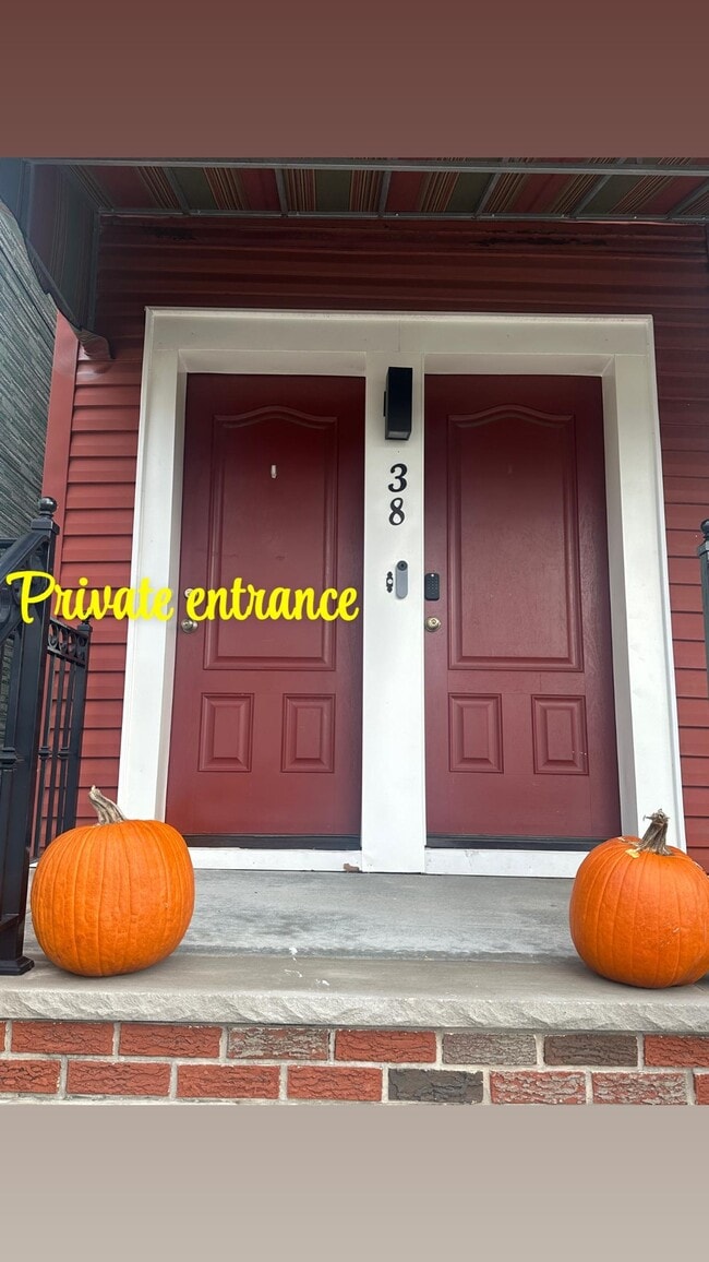 Building Photo - 38 Gates Ave